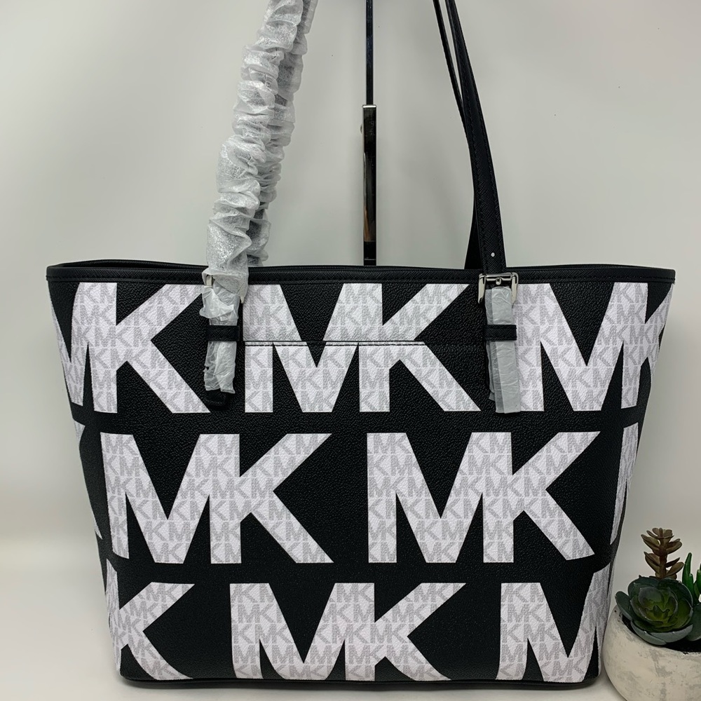 Michael Kors JST Medium Carryall Tote - Picture 5 of 9